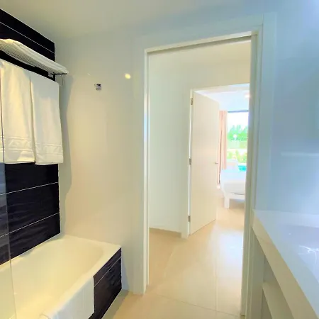 Lucia Cala'N Blanes (Menorca)