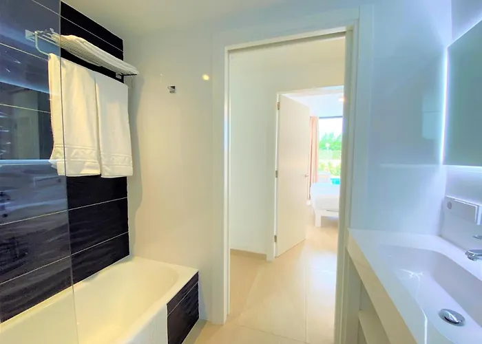 Lucia Cala'N Blanes (Menorca)